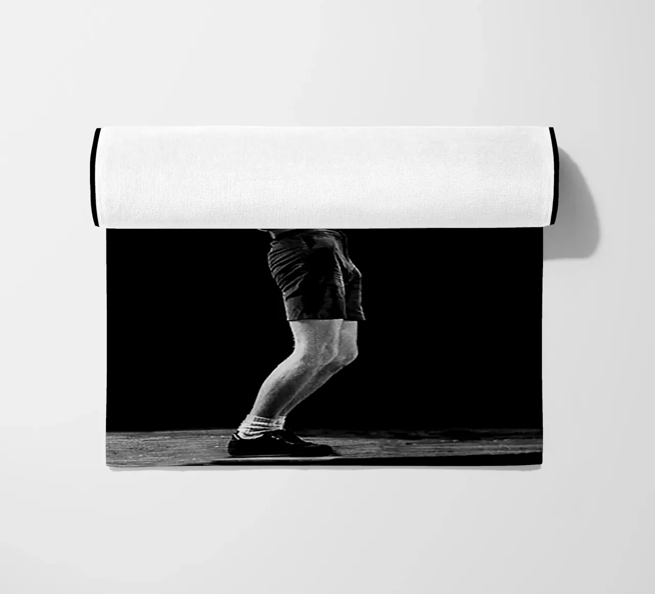 Young Angus Strandtuch von Attaboy Dsgn