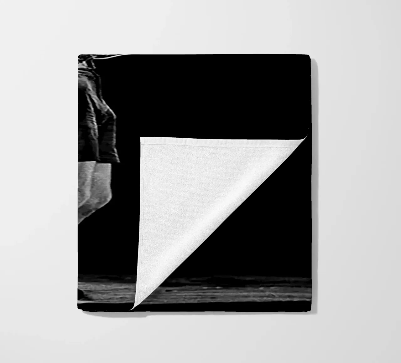 Young Angus Strandtuch von Attaboy Dsgn