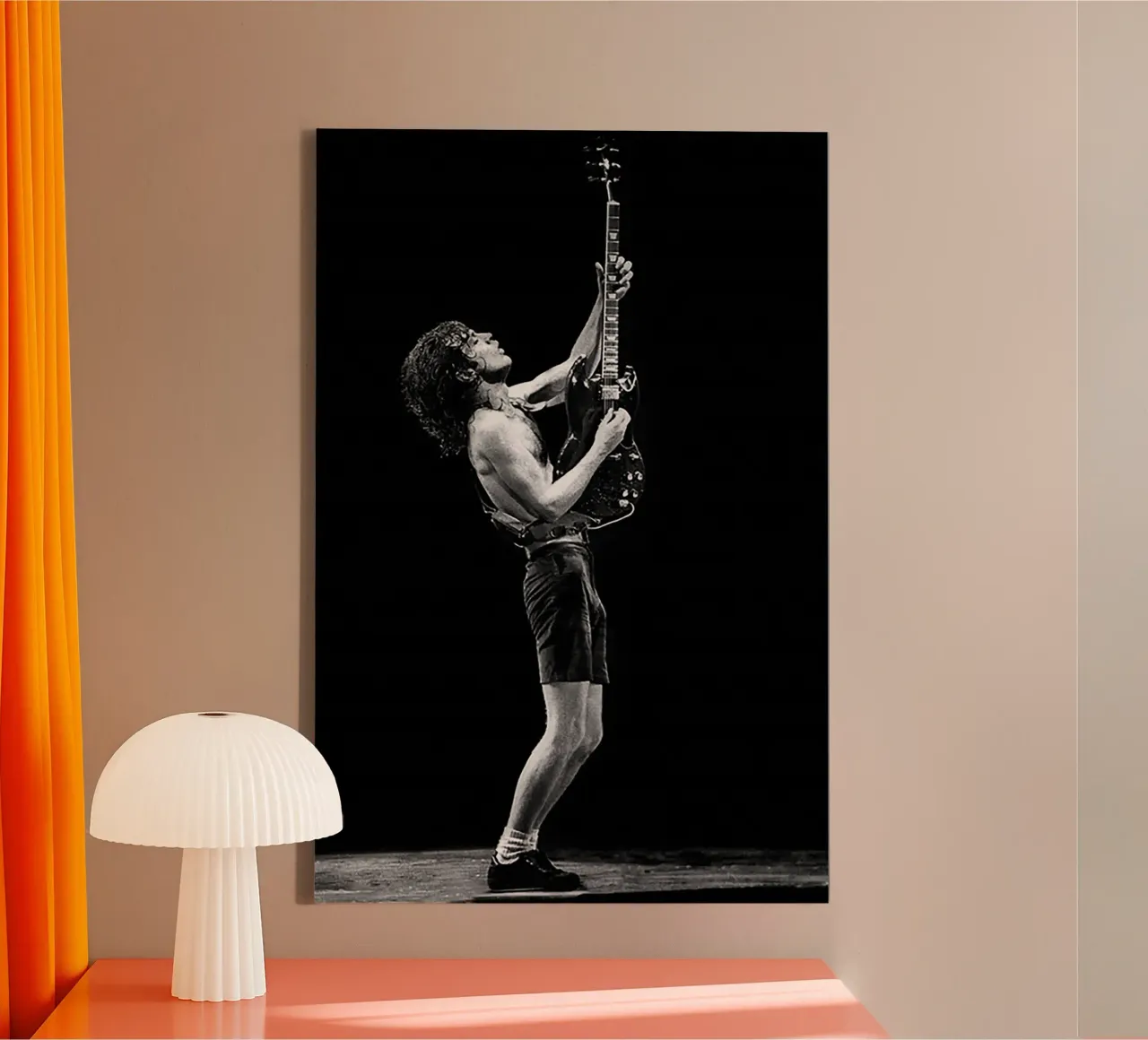 Young Angus tela con Cornice a cassetta da Attaboy Dsgn