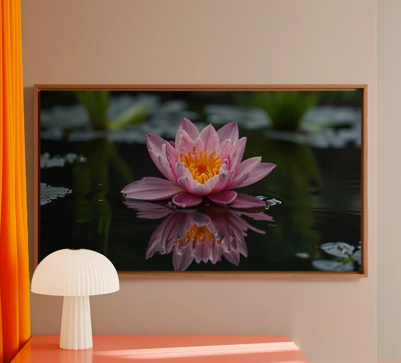Una colorata ninfea rosa fiorisce con grazia tela con Cornice a cassetta da DesignDoodle