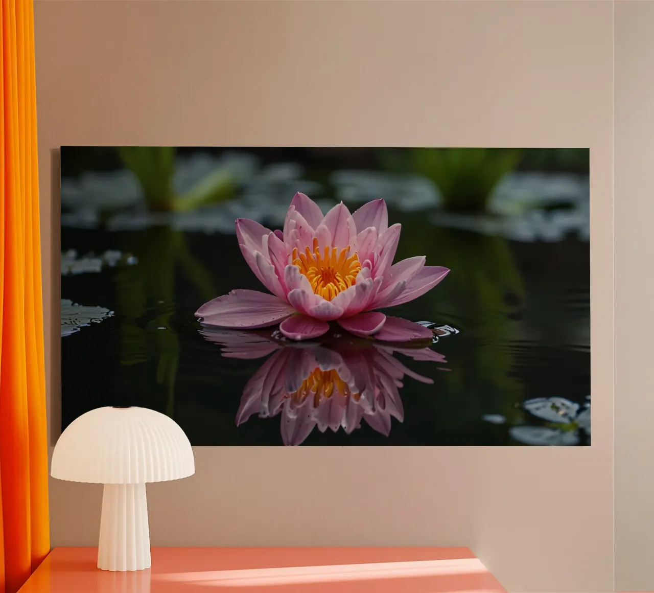 Una colorata ninfea rosa fiorisce con grazia tela con Cornice a cassetta da DesignDoodle