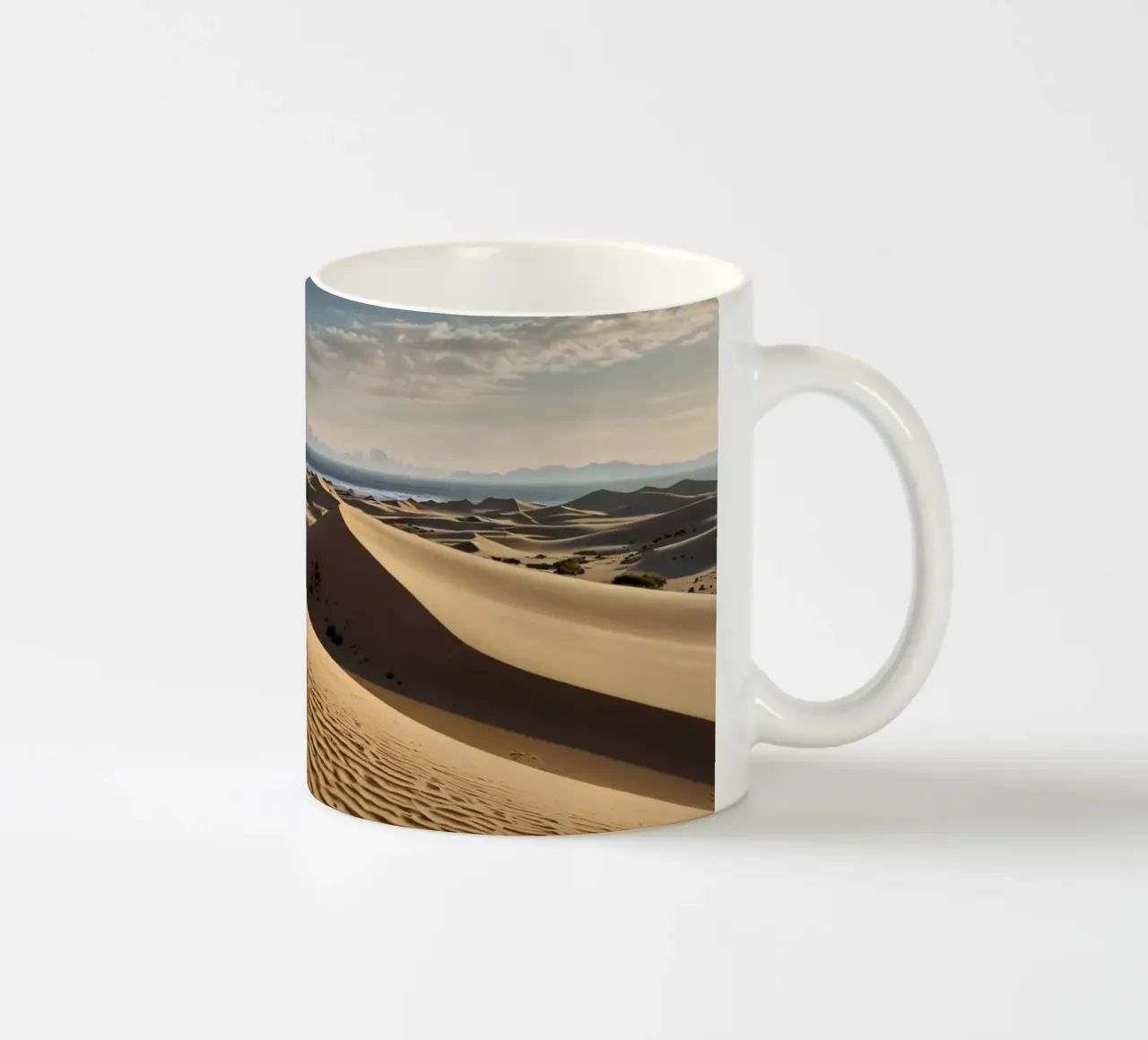 La luce del mattino illumina le vaste dune di sabbia tazza in ceramica da DesignDoodle