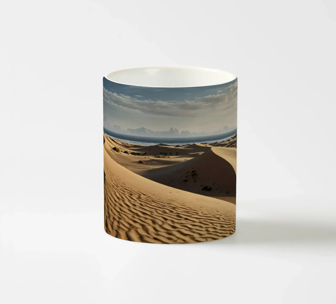 La luce del mattino illumina le vaste dune di sabbia tazza in ceramica da DesignDoodle