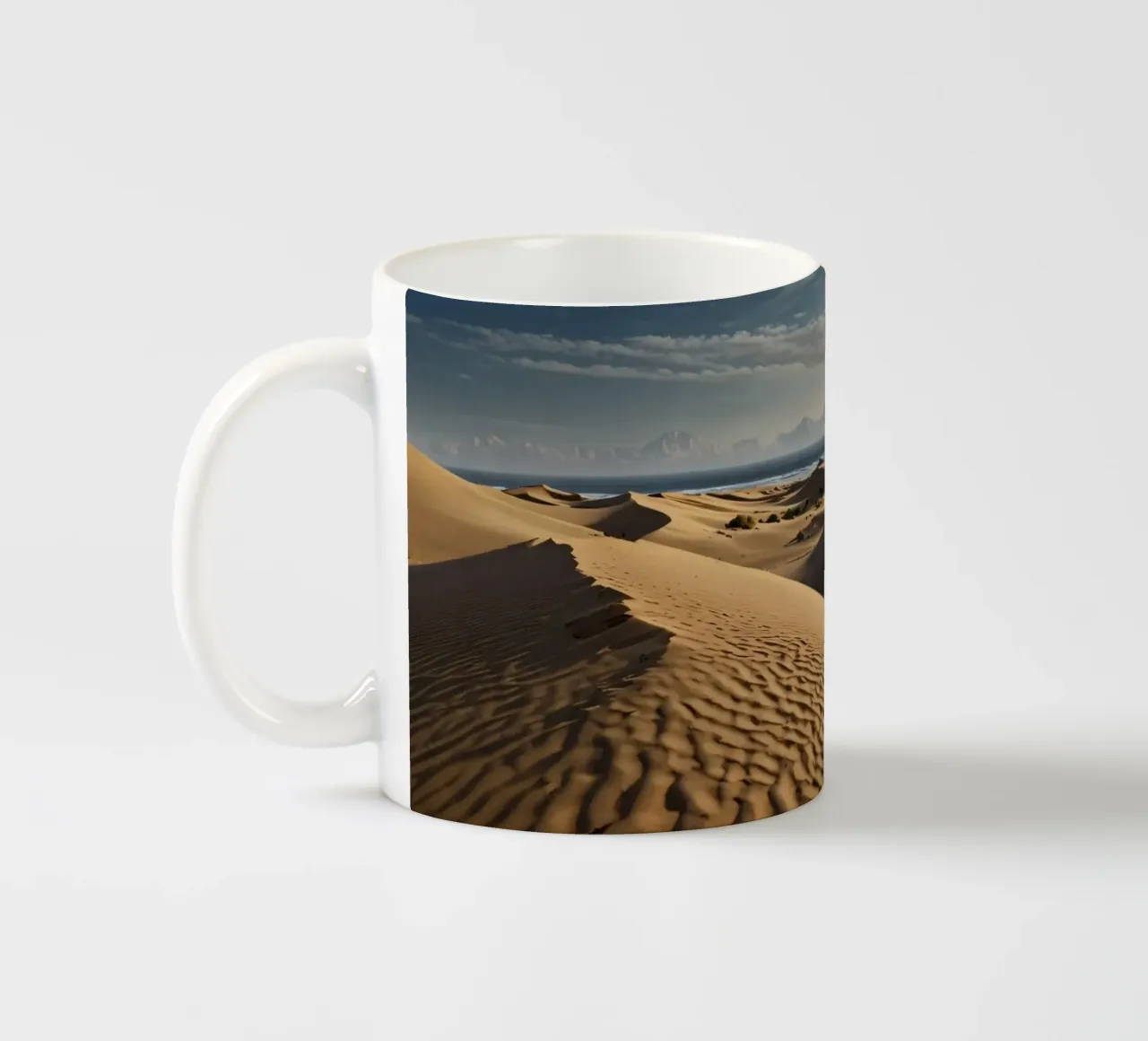 La luce del mattino illumina le vaste dune di sabbia tazza in ceramica da DesignDoodle