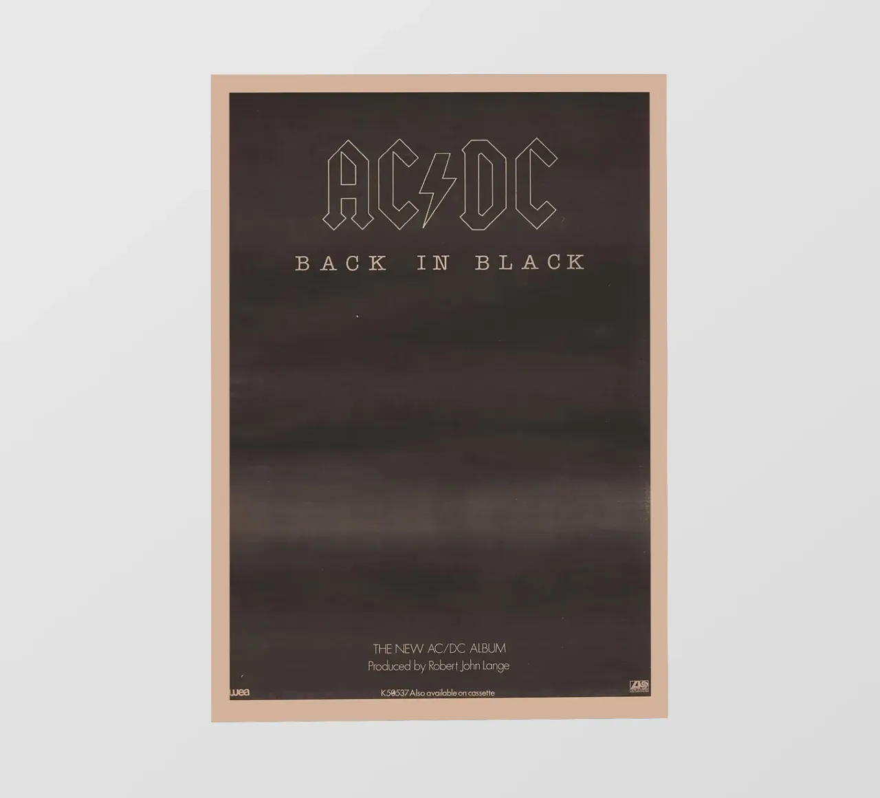 Back in Black pellicola backlit da Attaboy Dsgn