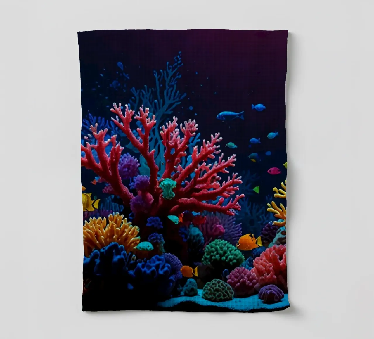 barriera corallina piena di pesci colorati in una calma atmosfera subacquea. canovaccio da cucina da DesignDoodle