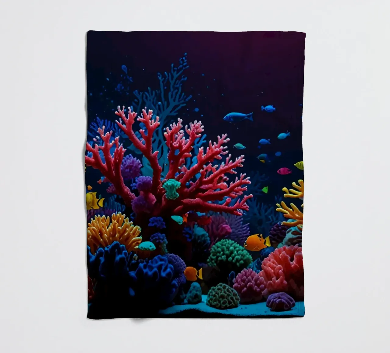 barriera corallina piena di pesci colorati in una calma atmosfera subacquea. coperta in pile da DesignDoodle