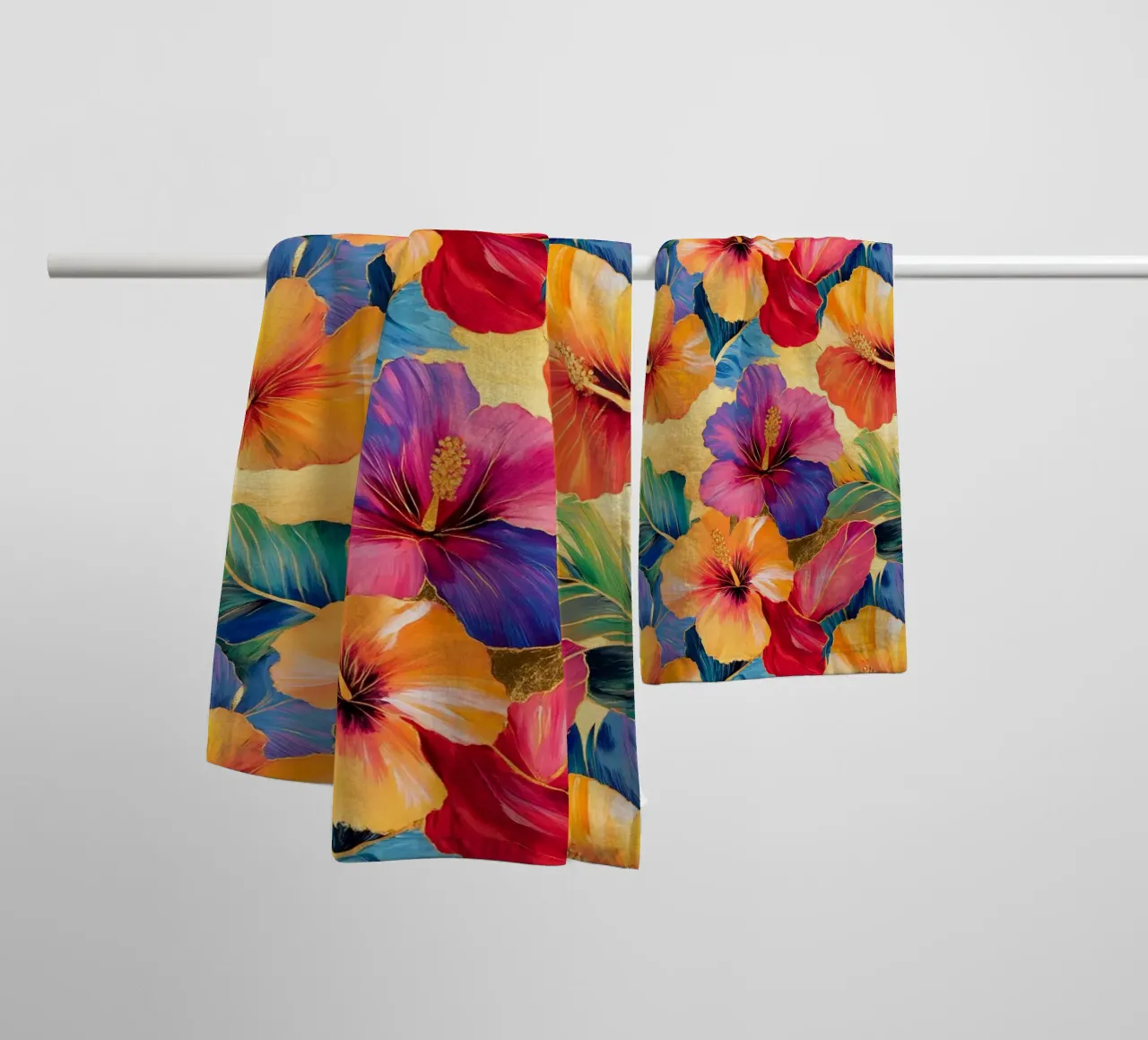 Fiori hawaiani dorati asciugamano da bagno da Botanical Pattern House