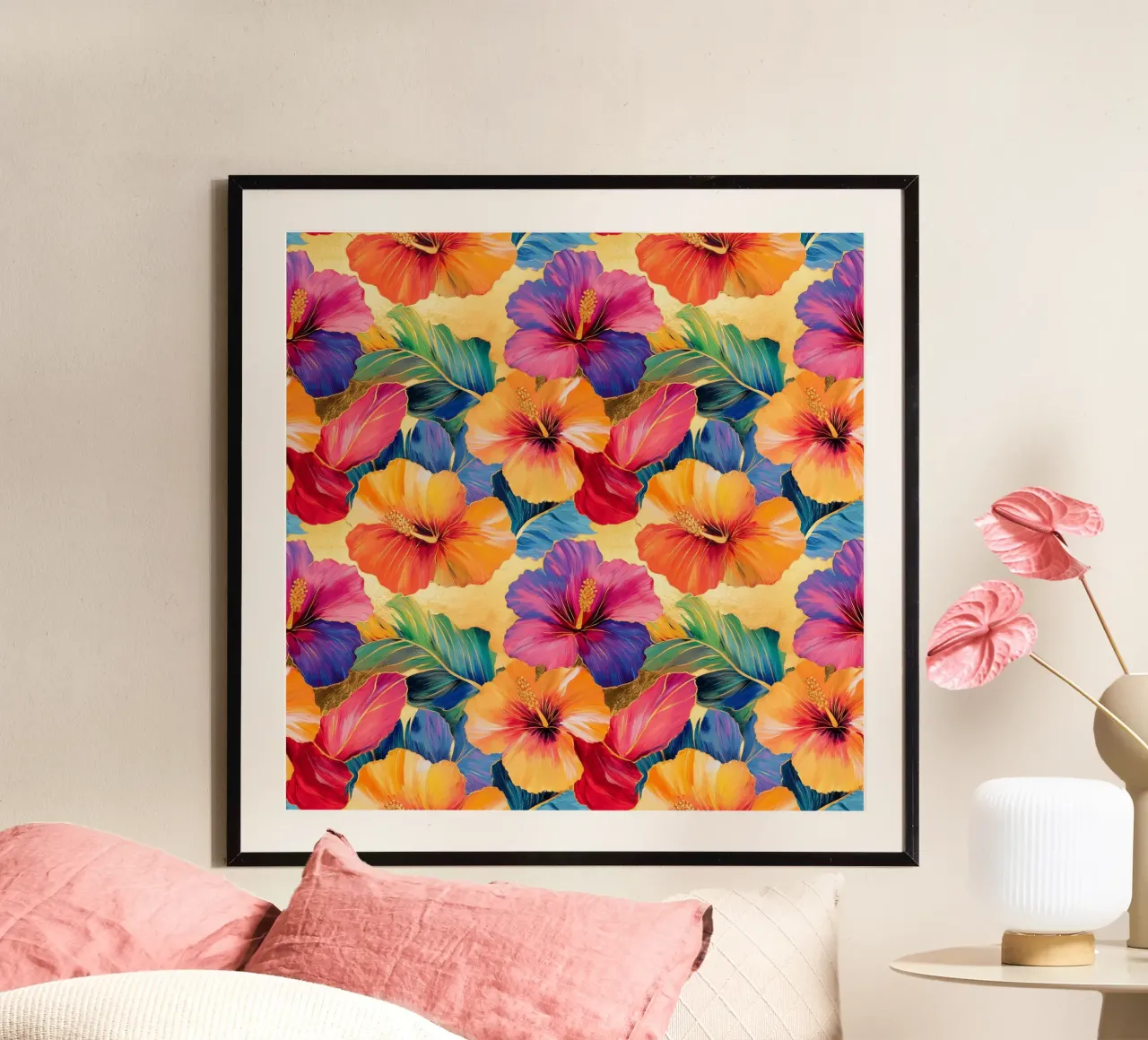 Fiori hawaiani dorati poster con telaio in legno da Botanical Pattern House