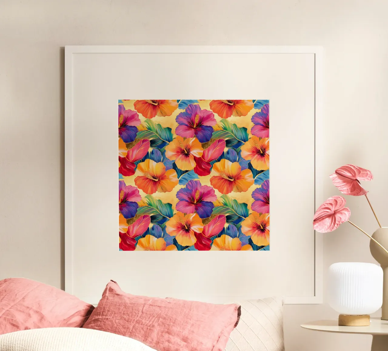 Fiori hawaiani dorati poster con telaio in legno da Botanical Pattern House