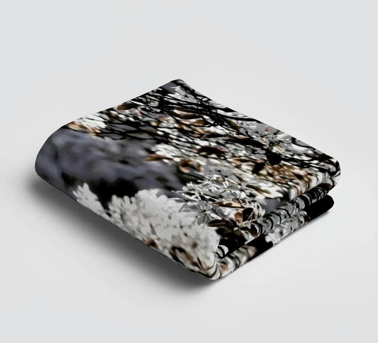 White Japan Spring Blossoms badhanddoek van Studio Nahili