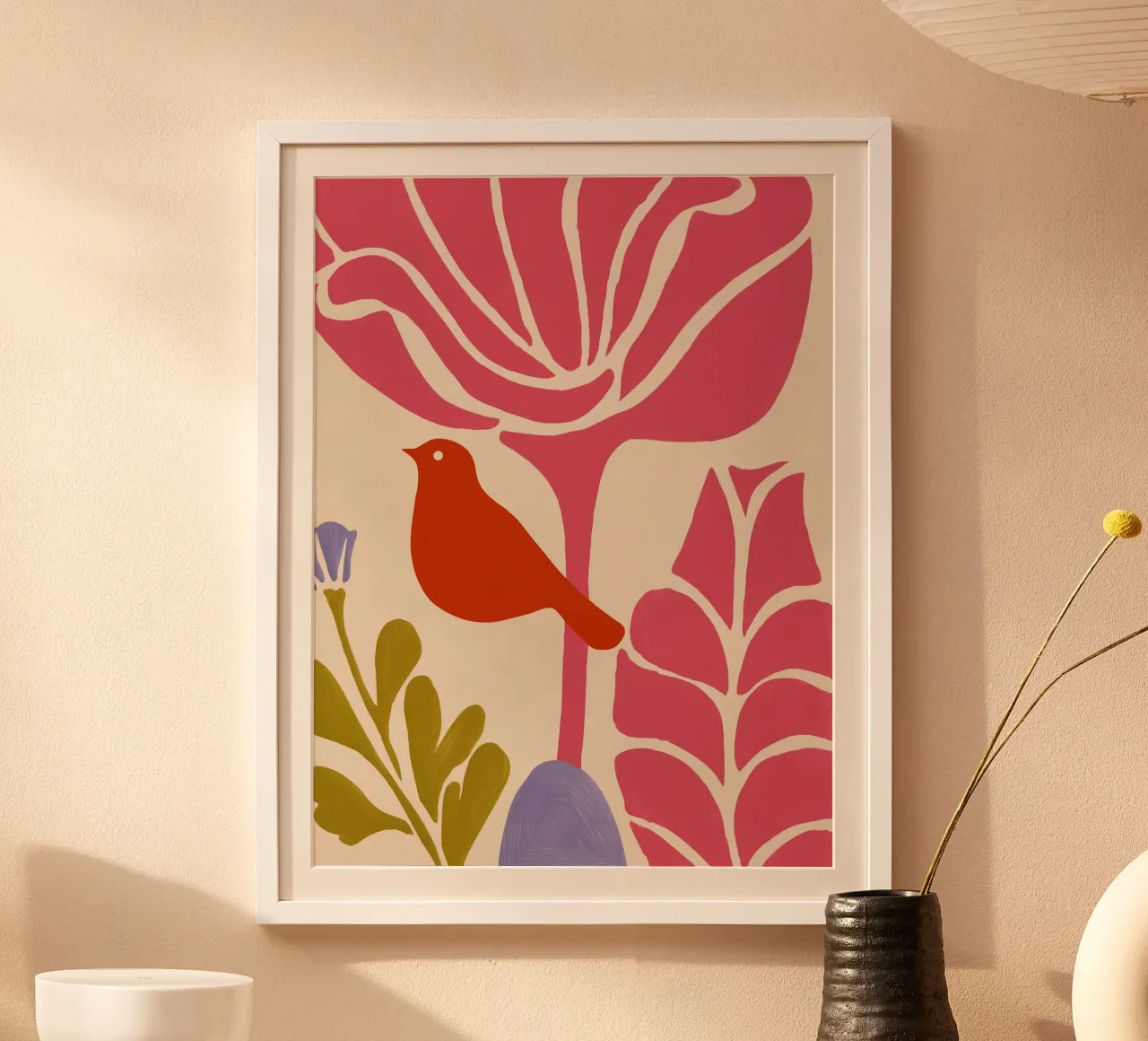 Uccello rosso nel Giardino Matisse poster con telaio in legno da Autofocus