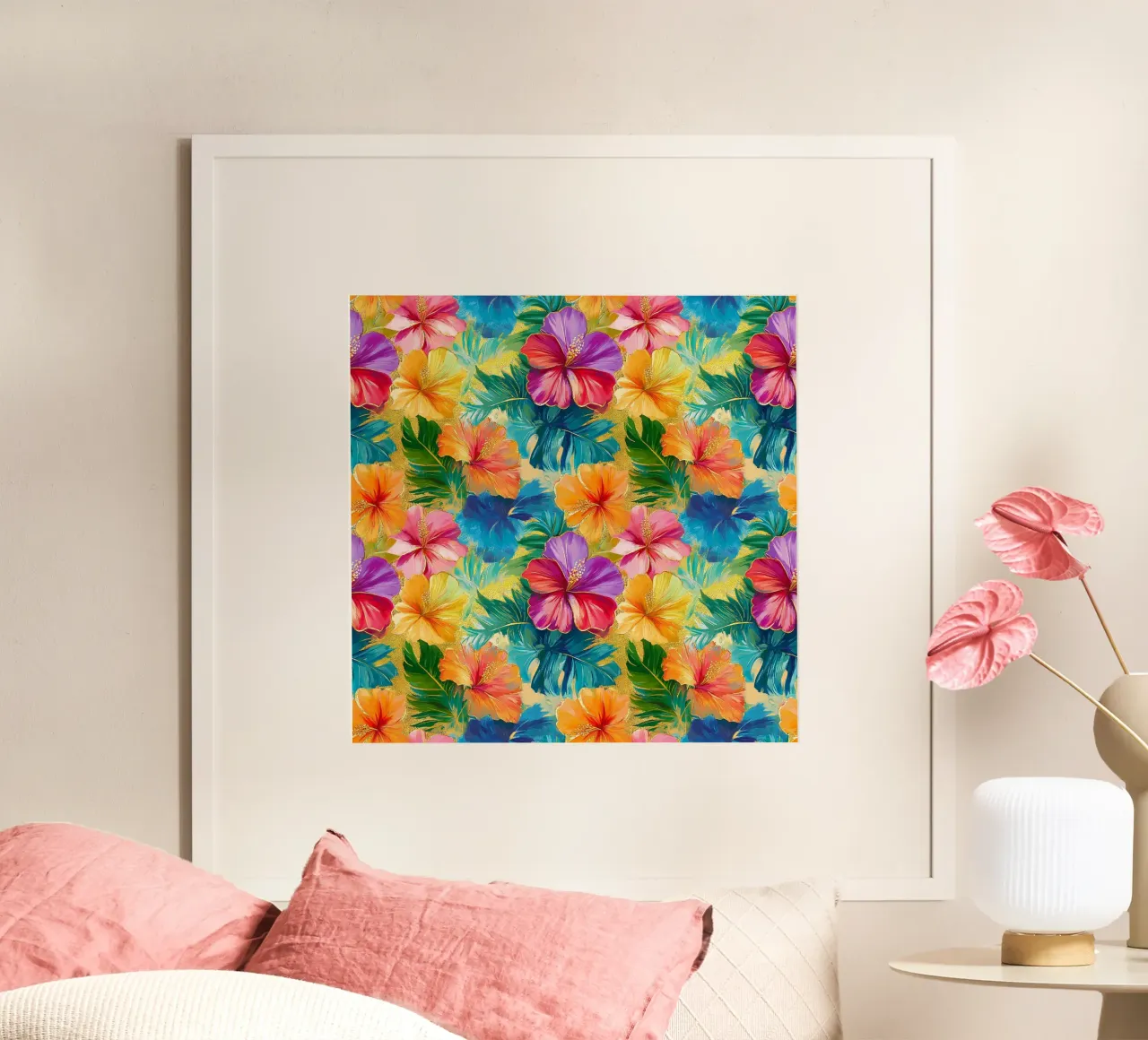 Fiori hawaiani dorati poster con telaio in legno da Botanical Pattern House