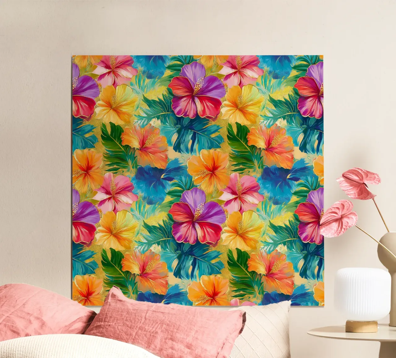 Fiori hawaiani dorati poster con telaio in legno da Botanical Pattern House