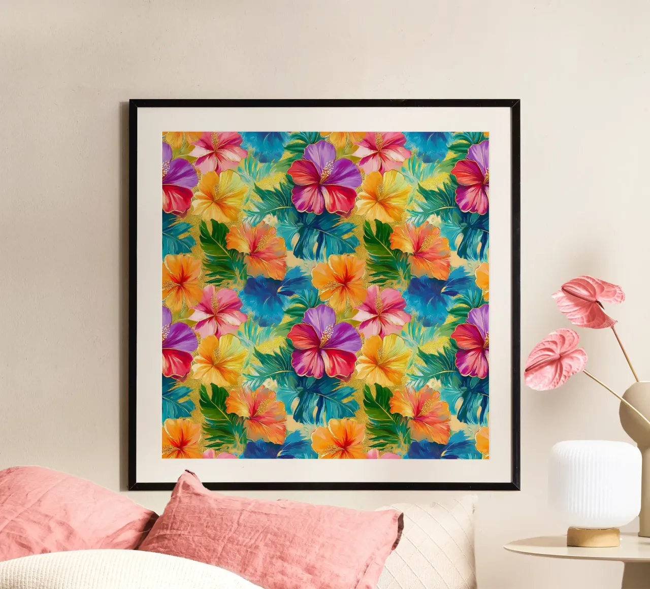 Fiori hawaiani dorati poster con telaio in legno da Botanical Pattern House