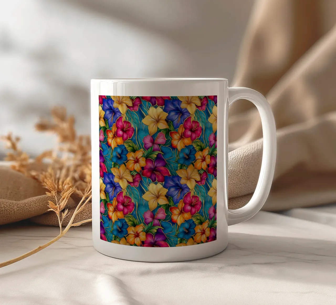 Fiori hawaiani dorati tazza in ceramica da Botanical Pattern House