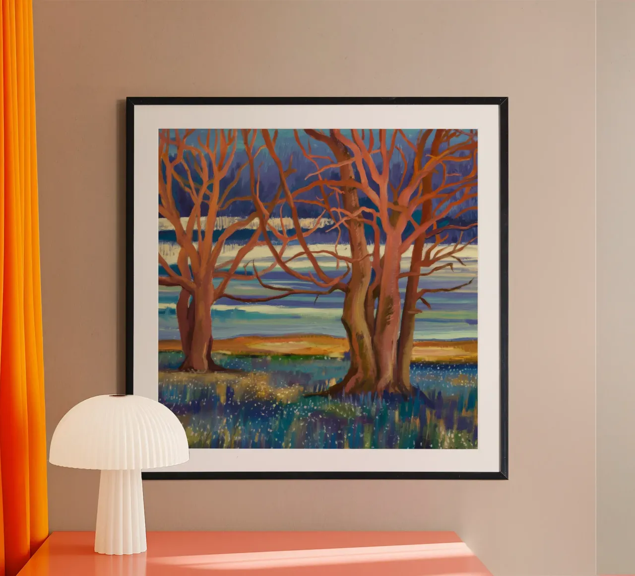 Abbraccio dell'albero del tramonto poster con telaio in plastica da Verve Pigments