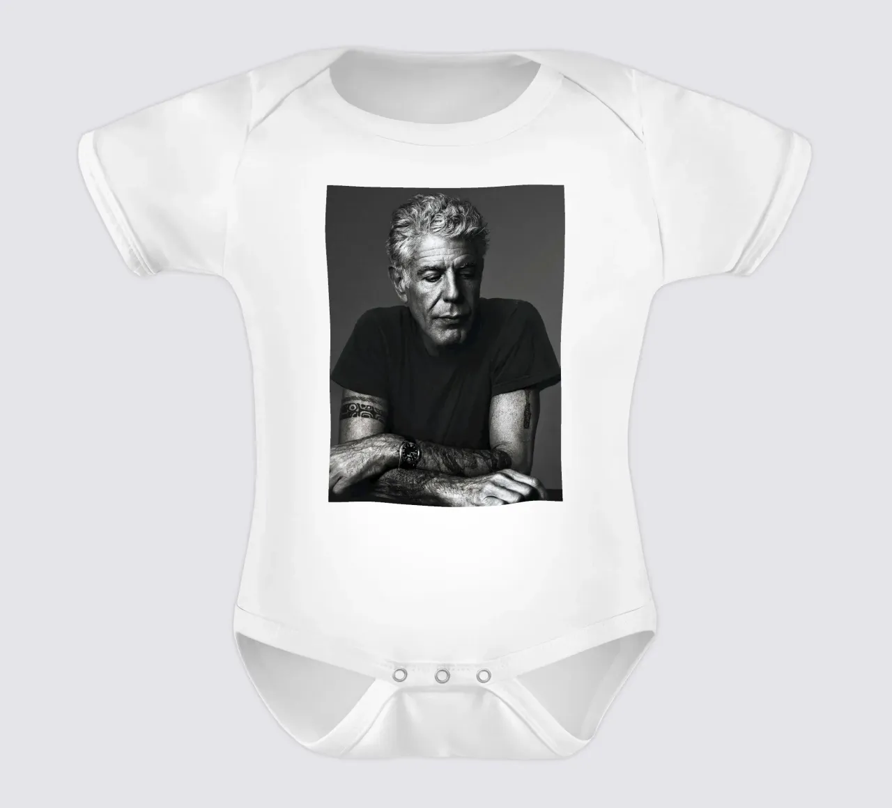 Anthony Bourdain Relax y frescor body de bebé de Beth Pop Culture