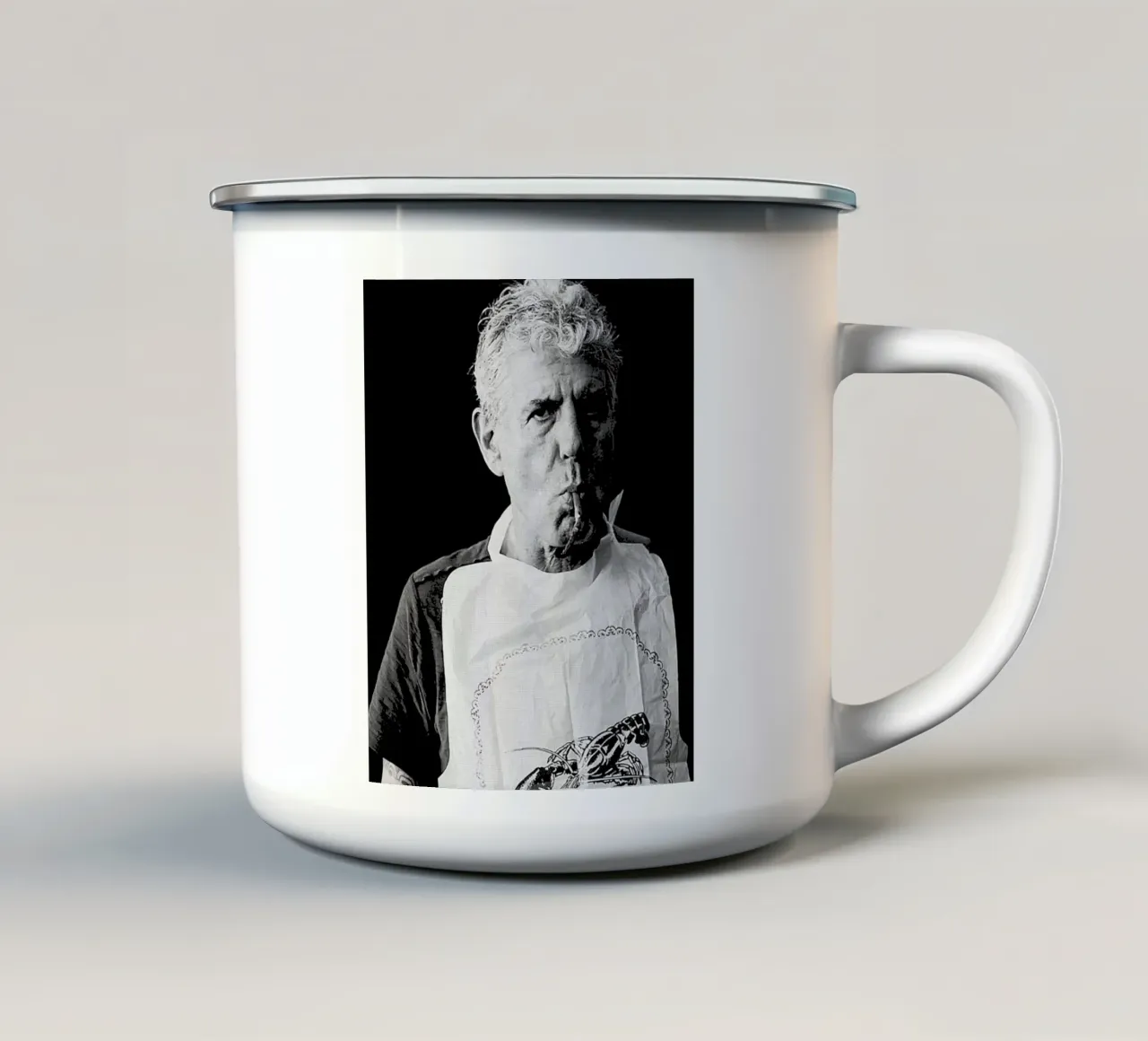 Anthony Bourdain mangia l'aragosta tazza in smalto da Beth Pop Culture