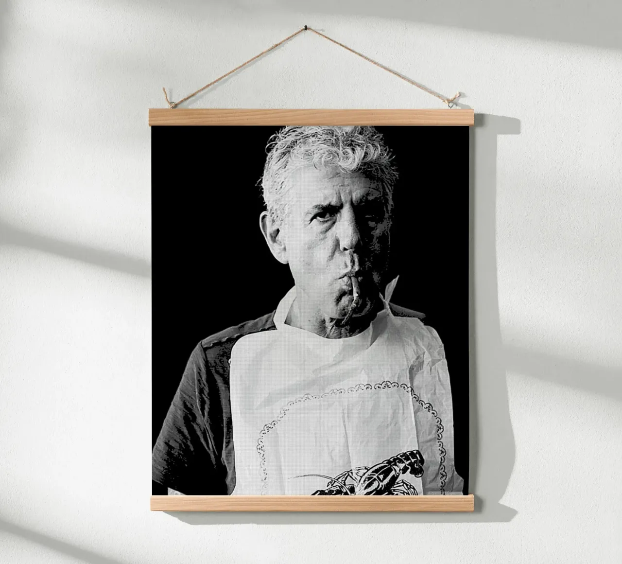 Anthony Bourdain comiendo langosta hahnemühle de Beth Pop Culture