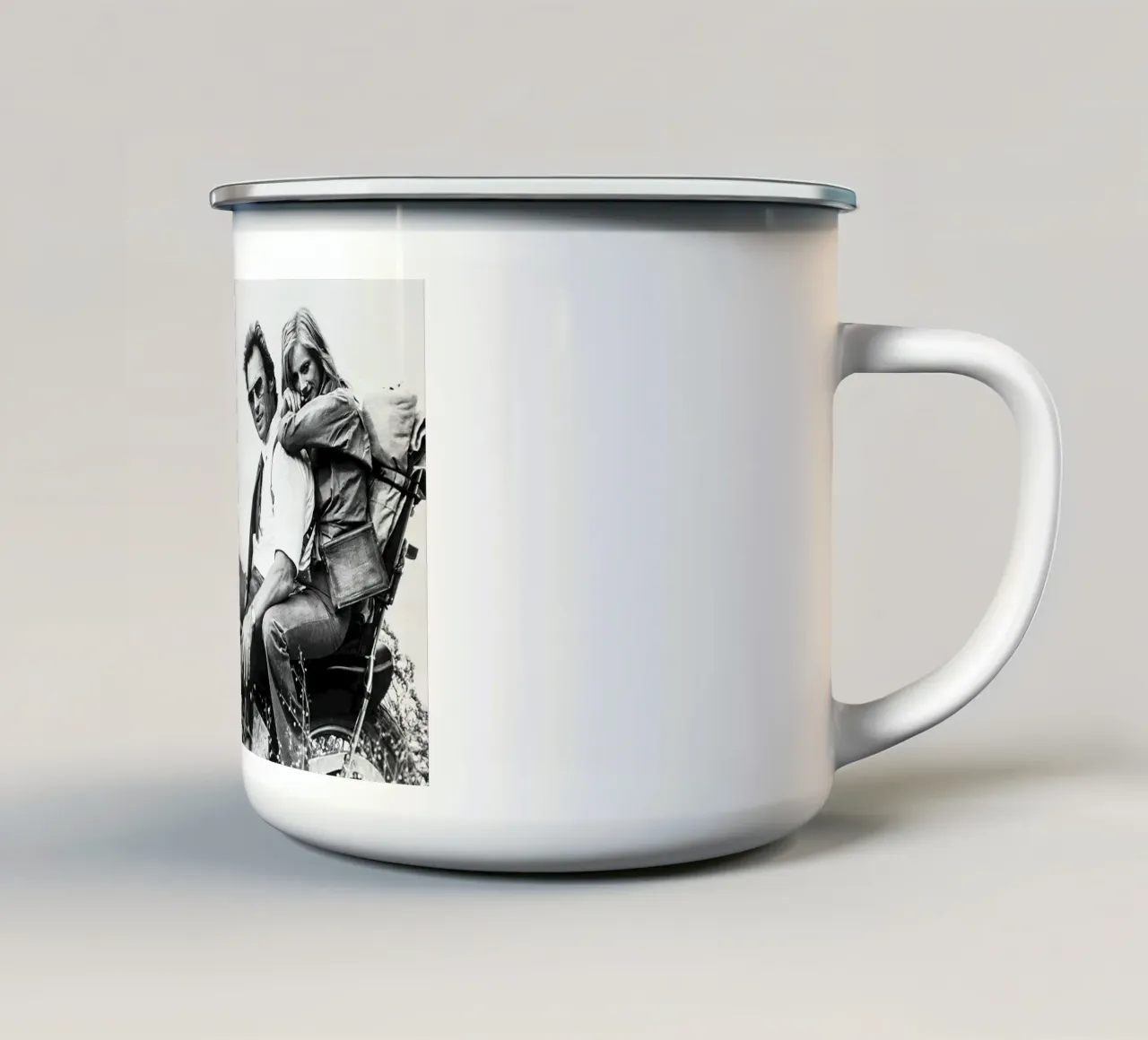 Classico di Clint Eastwood e Sondra Locke tazza in smalto da Beth Pop Culture