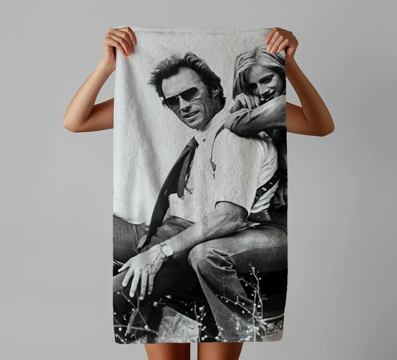 Classico di Clint Eastwood e Sondra Locke asciugamano da bagno da Beth Pop Culture