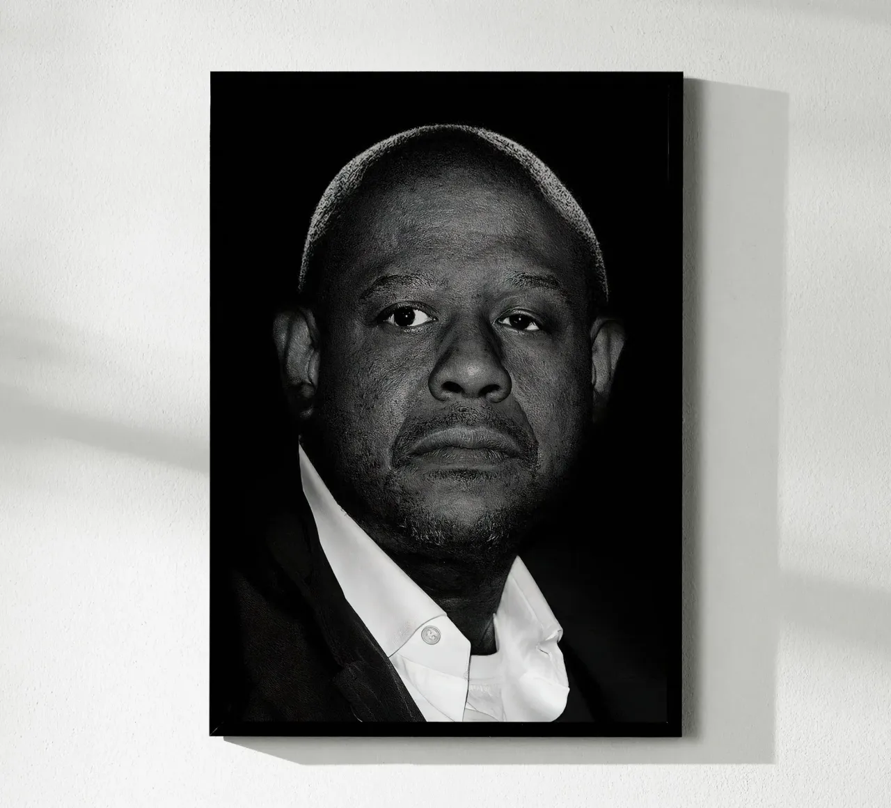 Ritratto di Forest Whitaker poster con telaio in plastica da Beth Pop Culture