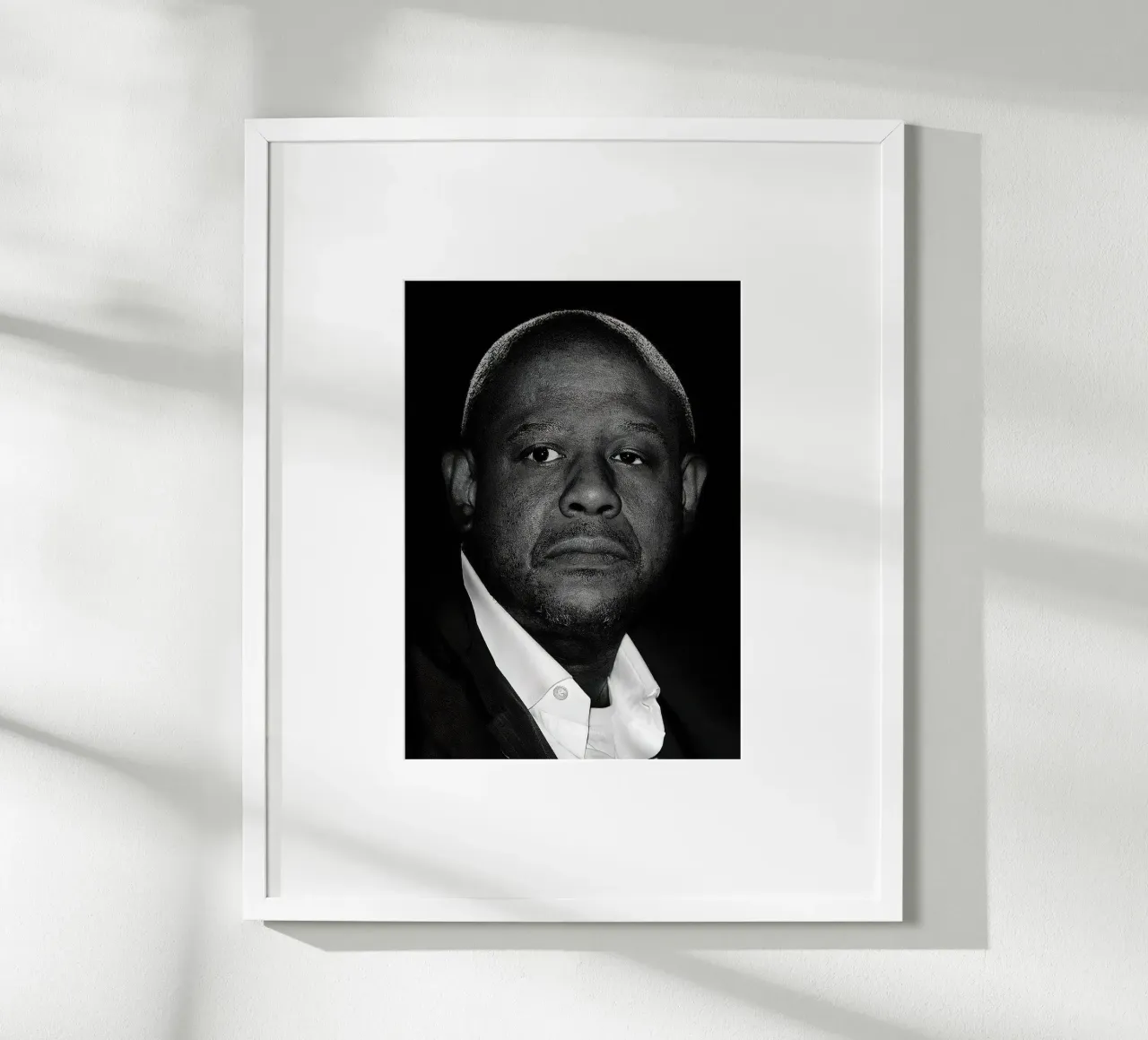 Ritratto di Forest Whitaker poster con telaio in plastica da Beth Pop Culture