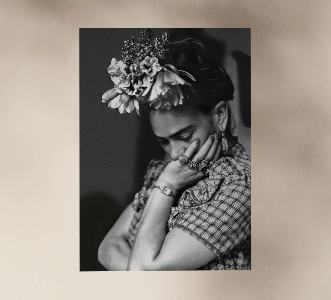 Frida Kahlo B&N pellicola backlit da Beth Pop Culture