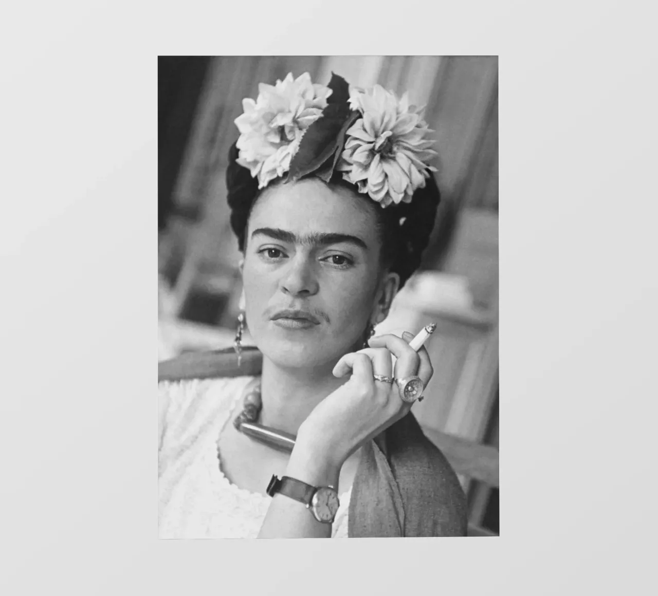 Smoking Frida Kahlo carta da parati fotografica da Beth Pop Culture