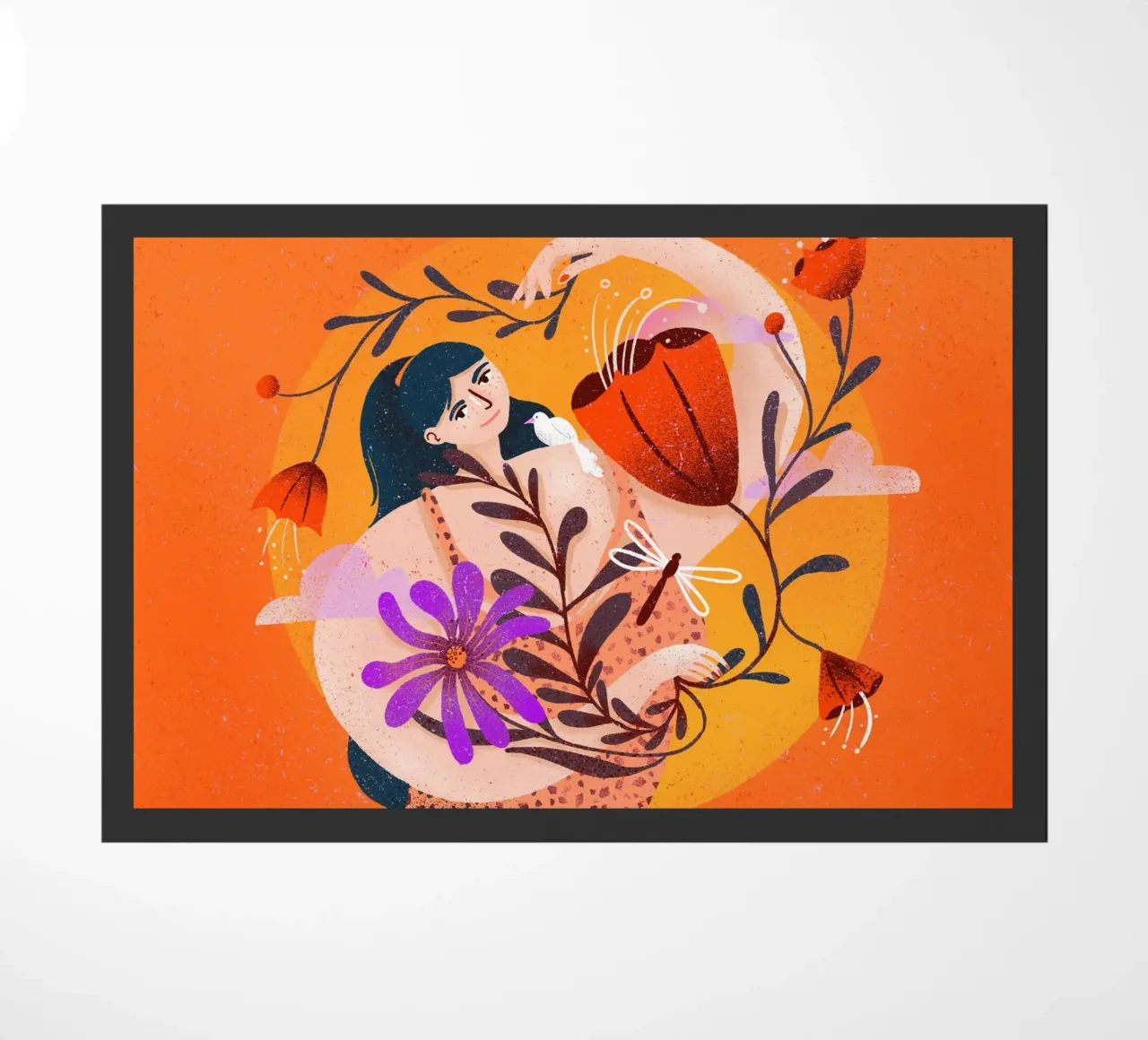 Femme joyeuse avec des fleurs devant le soleil paillasson de Bold & Beautiful