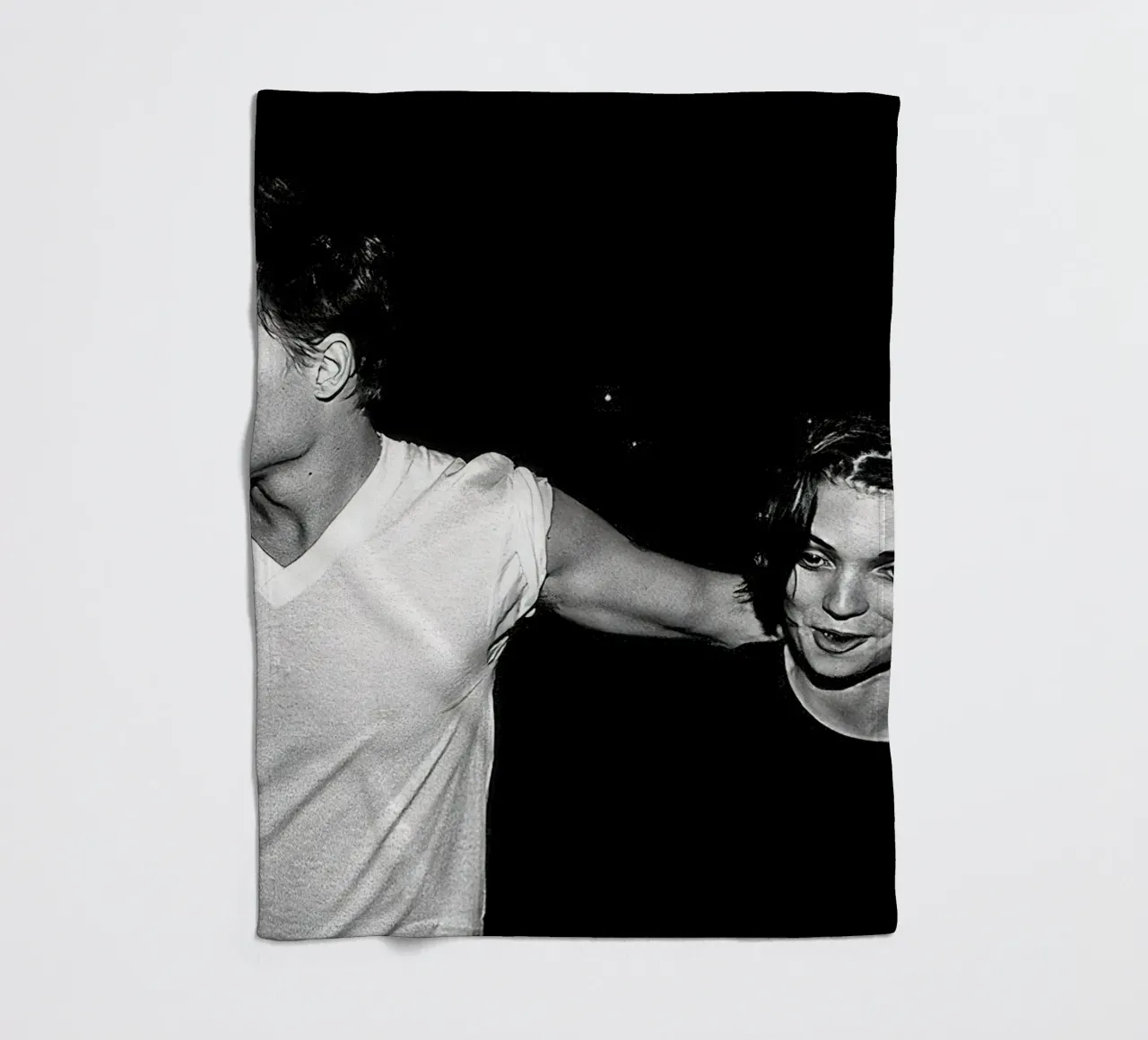 Johnny Depp e Winona Ryder in un classico coperta in pile da Beth Pop Culture