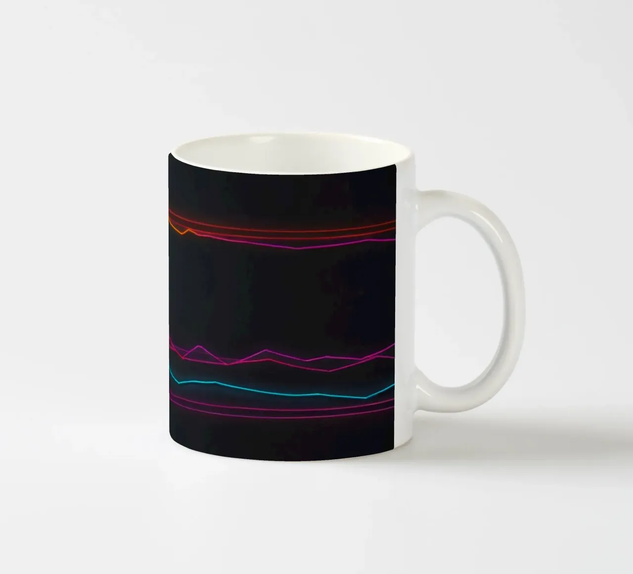 Visualizzazione colorata dei dati con linee che rappresentano le fluttuazioni tazza in ceramica da DesignDoodle