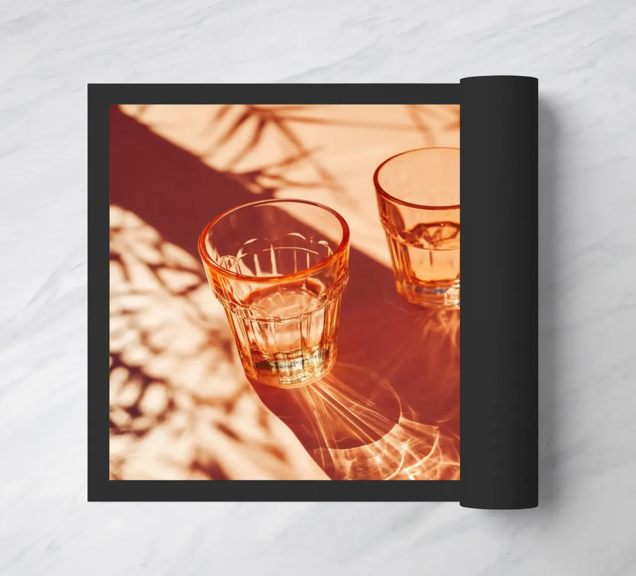 Zwei Gläser mit Schatten auf dem Tisch Fußmatte von Lisa Artifexia