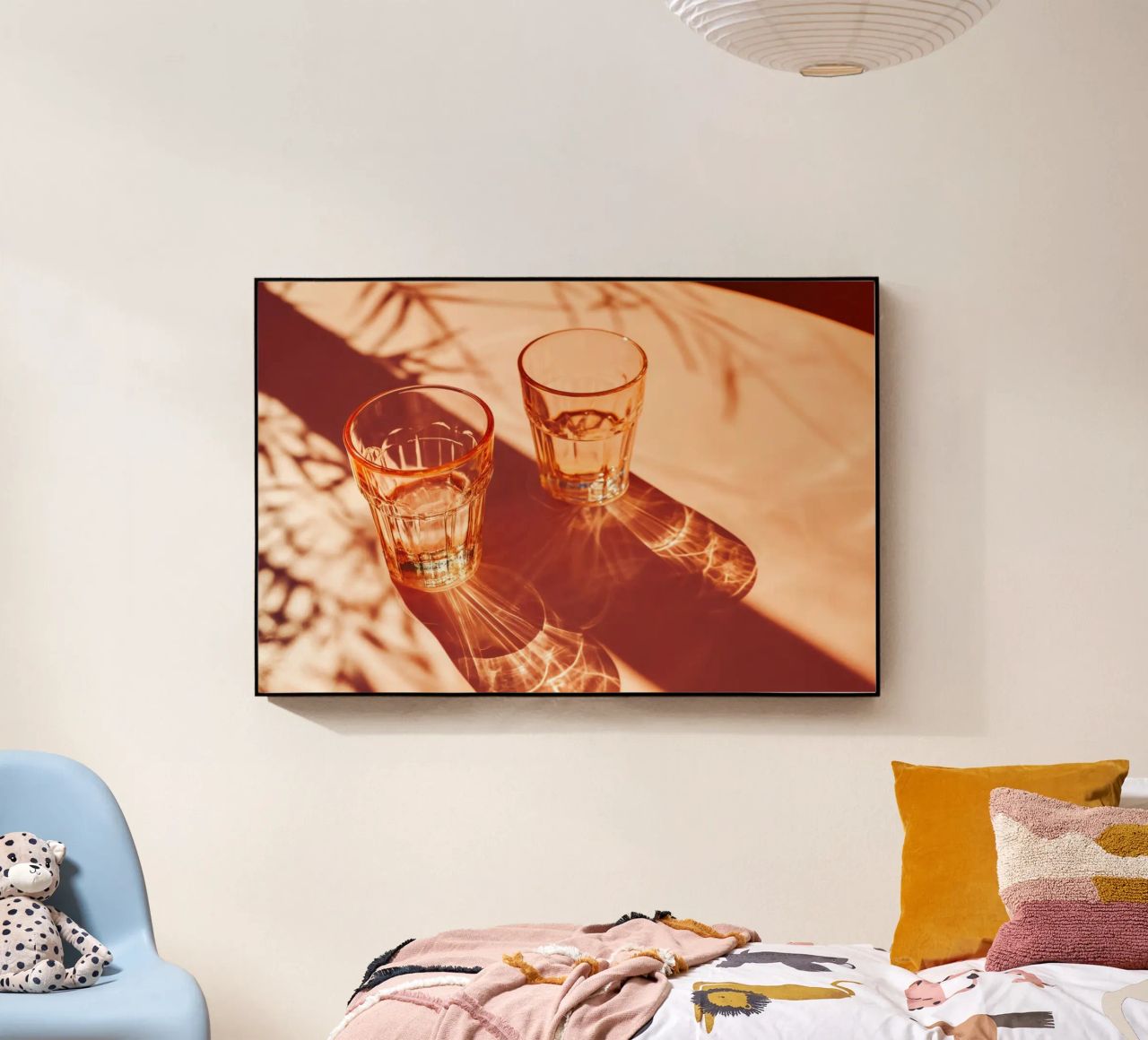 Twee glazen met schaduwen op tafel acryl van Lisa Artifexia
