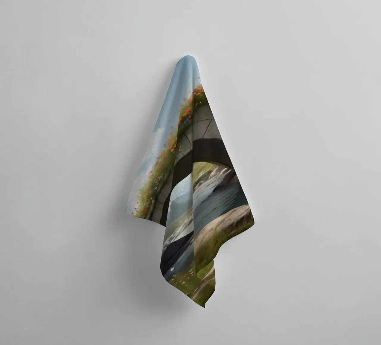 Un pont calme, orné de fleurs sauvages, enjambe serviette de bain de DesignDoodle
