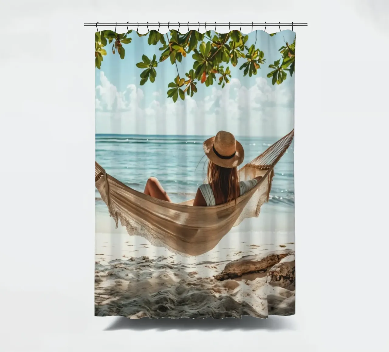 Donna che si rilassa in amaca sulla spiaggia tenda da doccia da Lisa Artifexia