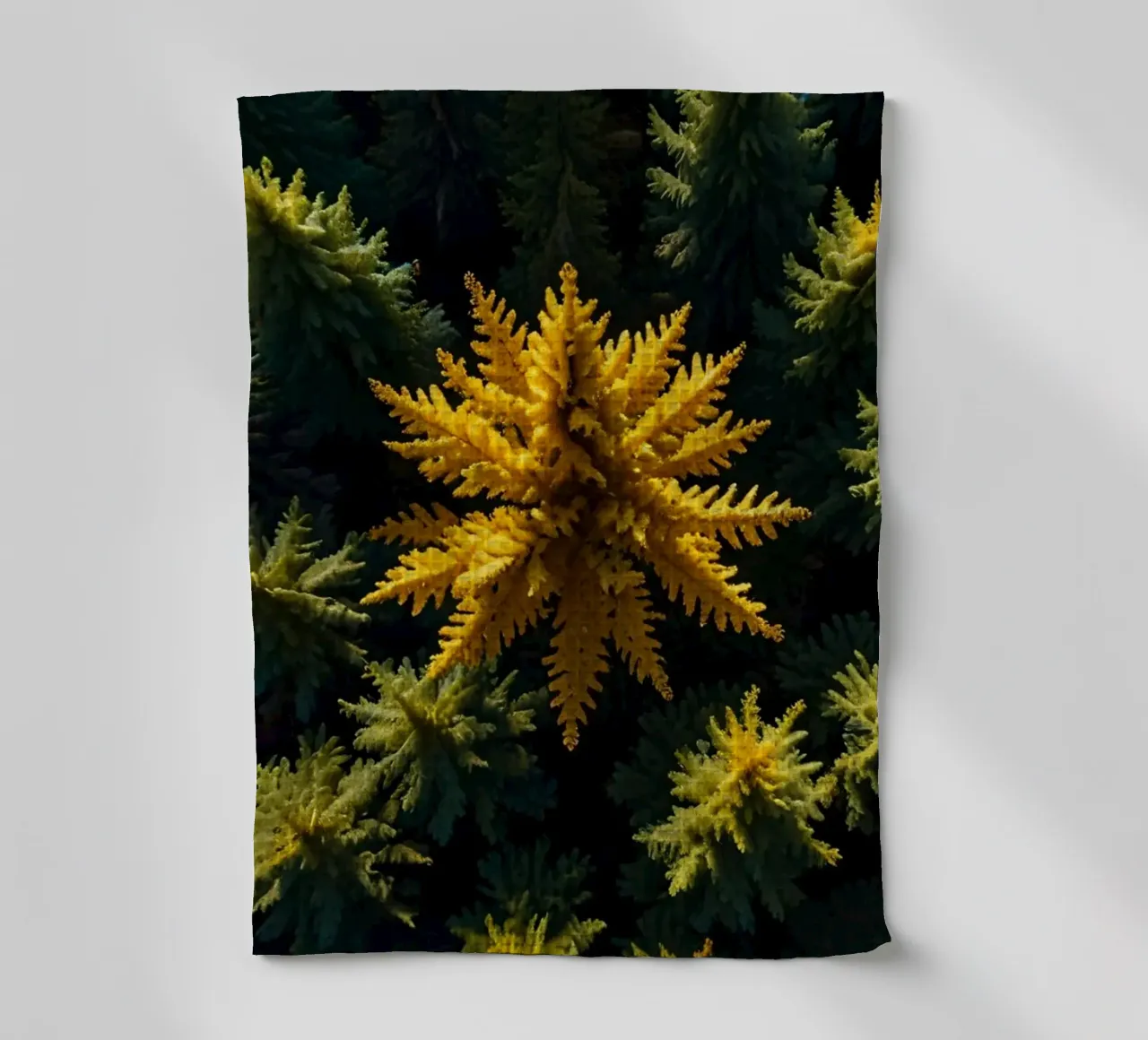 gelber Baum sticht zwischen üppig grünen Koniferen hervor Ruhe Geschirrtuch von DesignDoodle