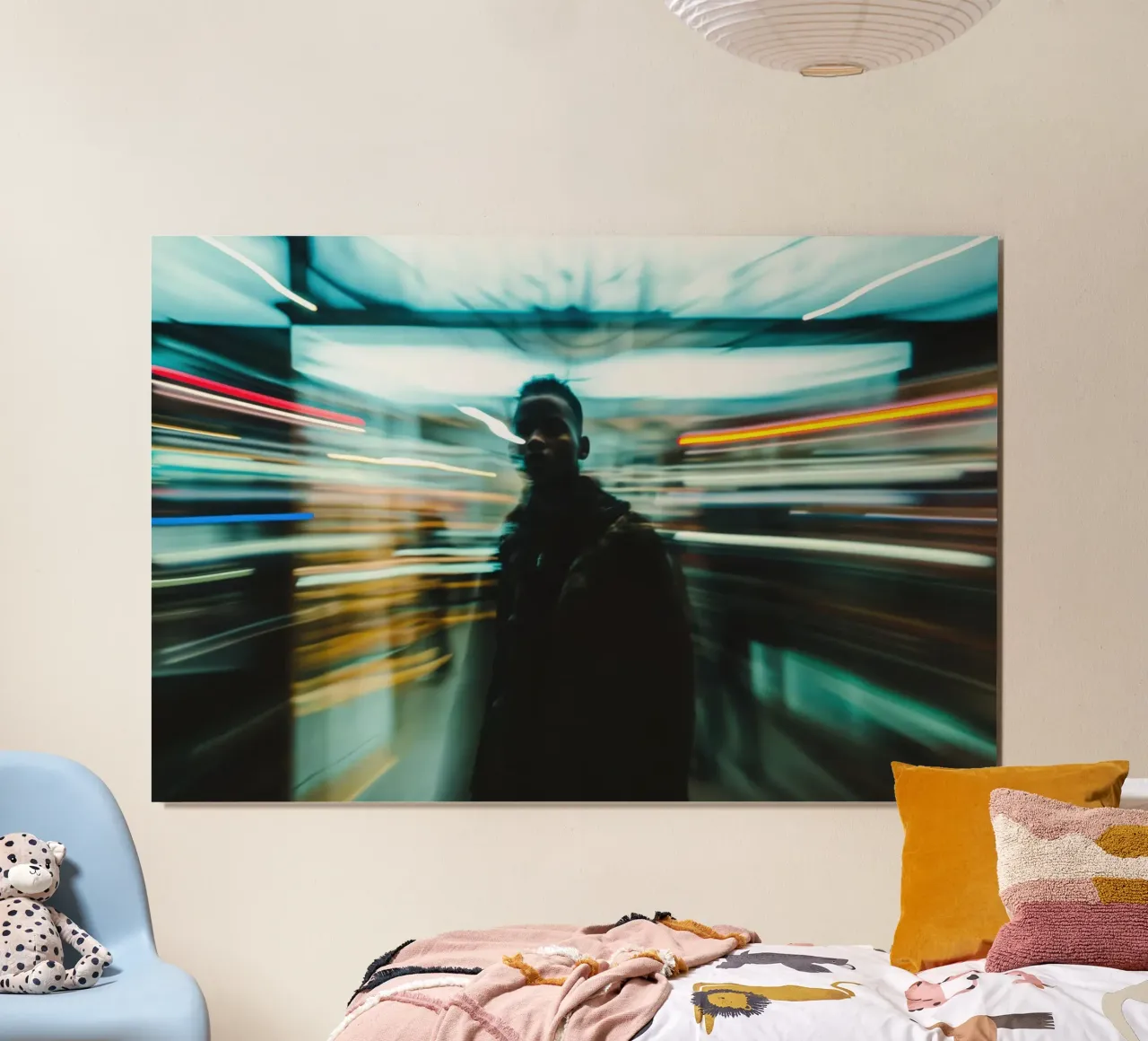 Sagoma di uomo in luci sfocate in movimento poster con telaio in legno da Lisa Artifexia