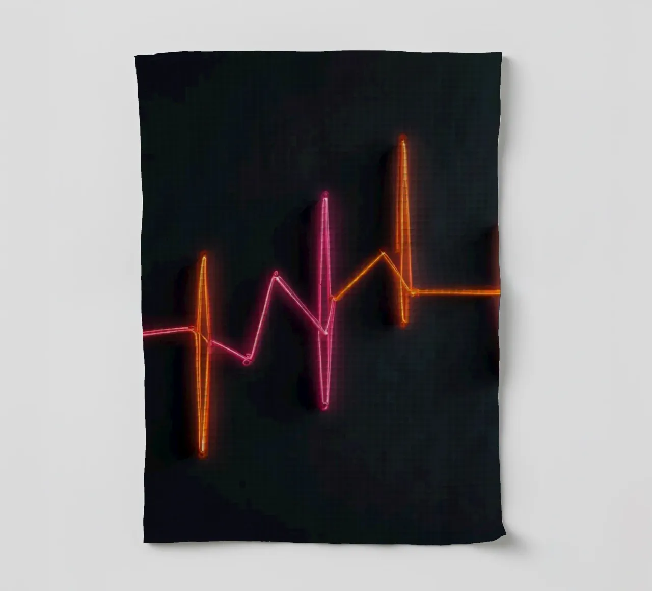 Graphique des battements de cœur en néon représentant des lignes de pouls vibrantes torchon de DesignDoodle