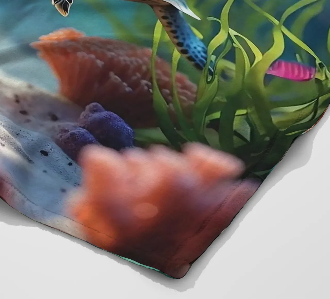 🪸🐢 Sea turtle | Light play in the Coral Reef fleece blanket by Trinkets NL Design Studio