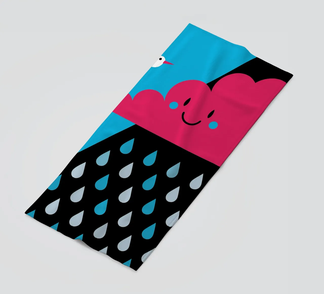 Regenwolken strandhanddoek van LOOK DIFFERENT