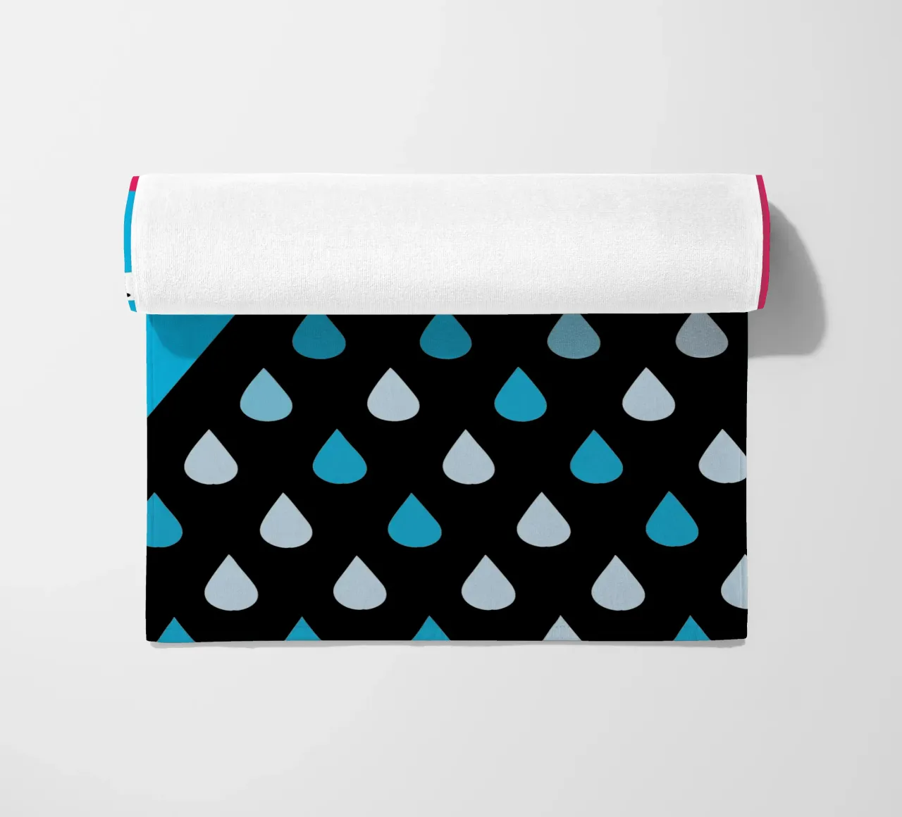 Regenwolken strandhanddoek van LOOK DIFFERENT