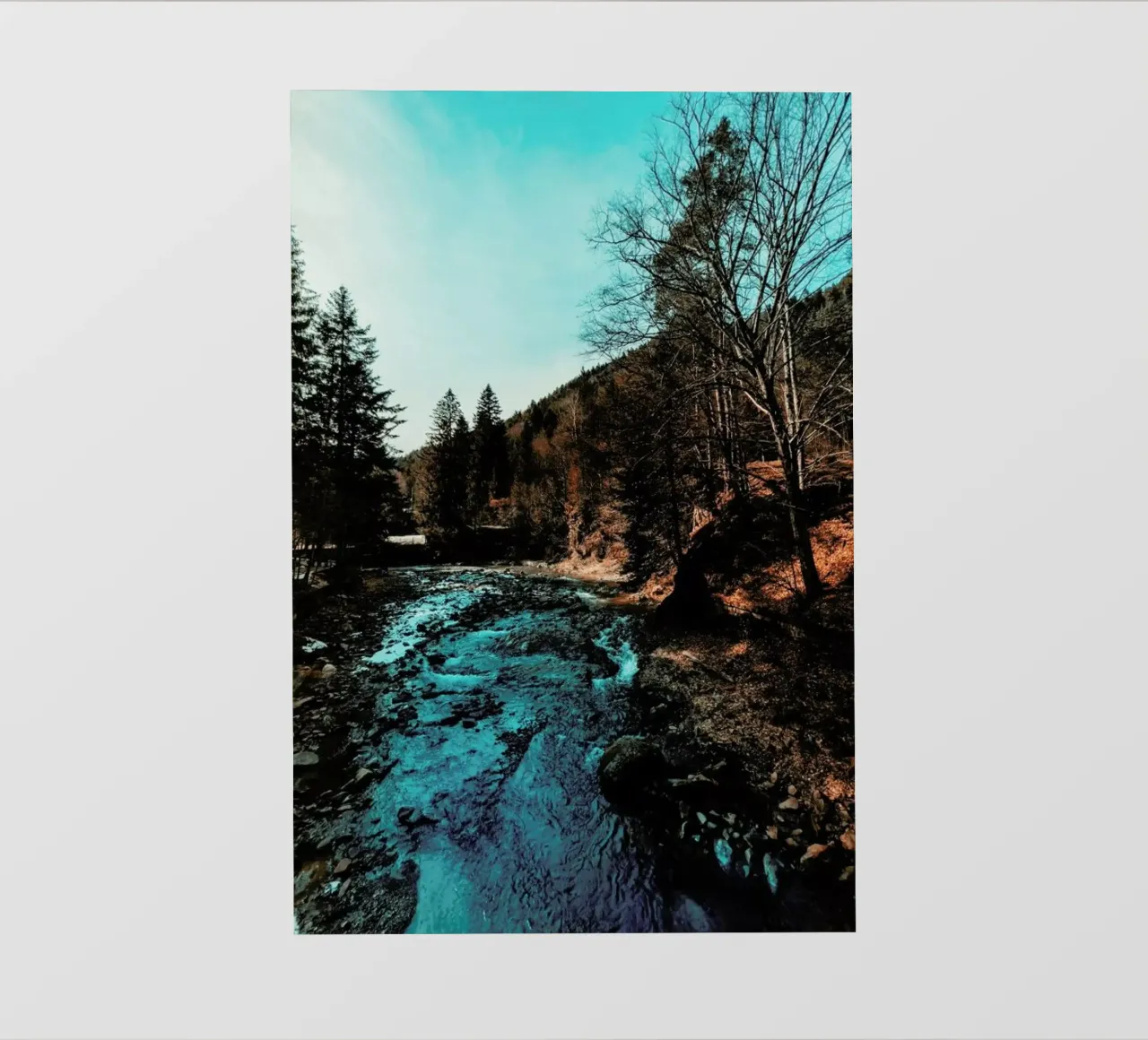 Idyllic River Through The Woods telo in pvc da Sebastian Hilgetag