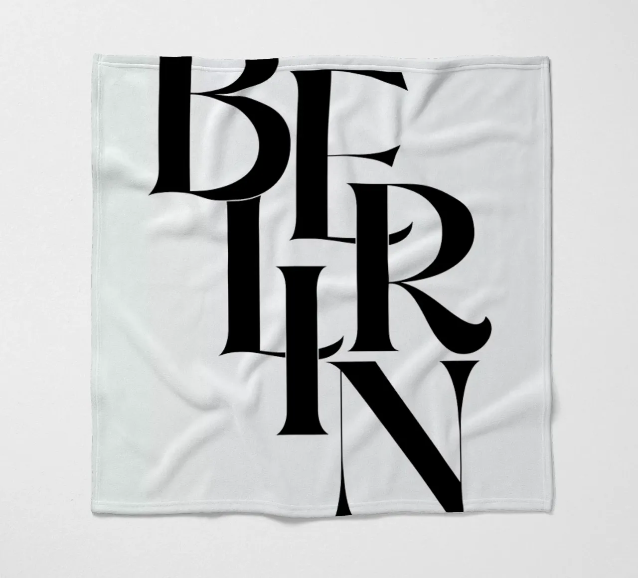 Berlin Fleecedecke von Studio One