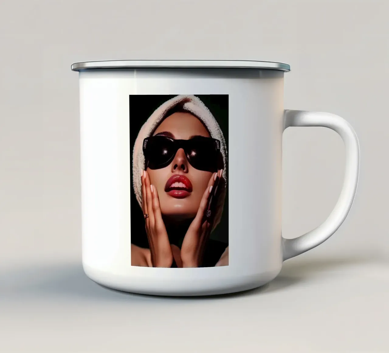 belle donne con gli occhiali tazza in smalto da BlogSawoo