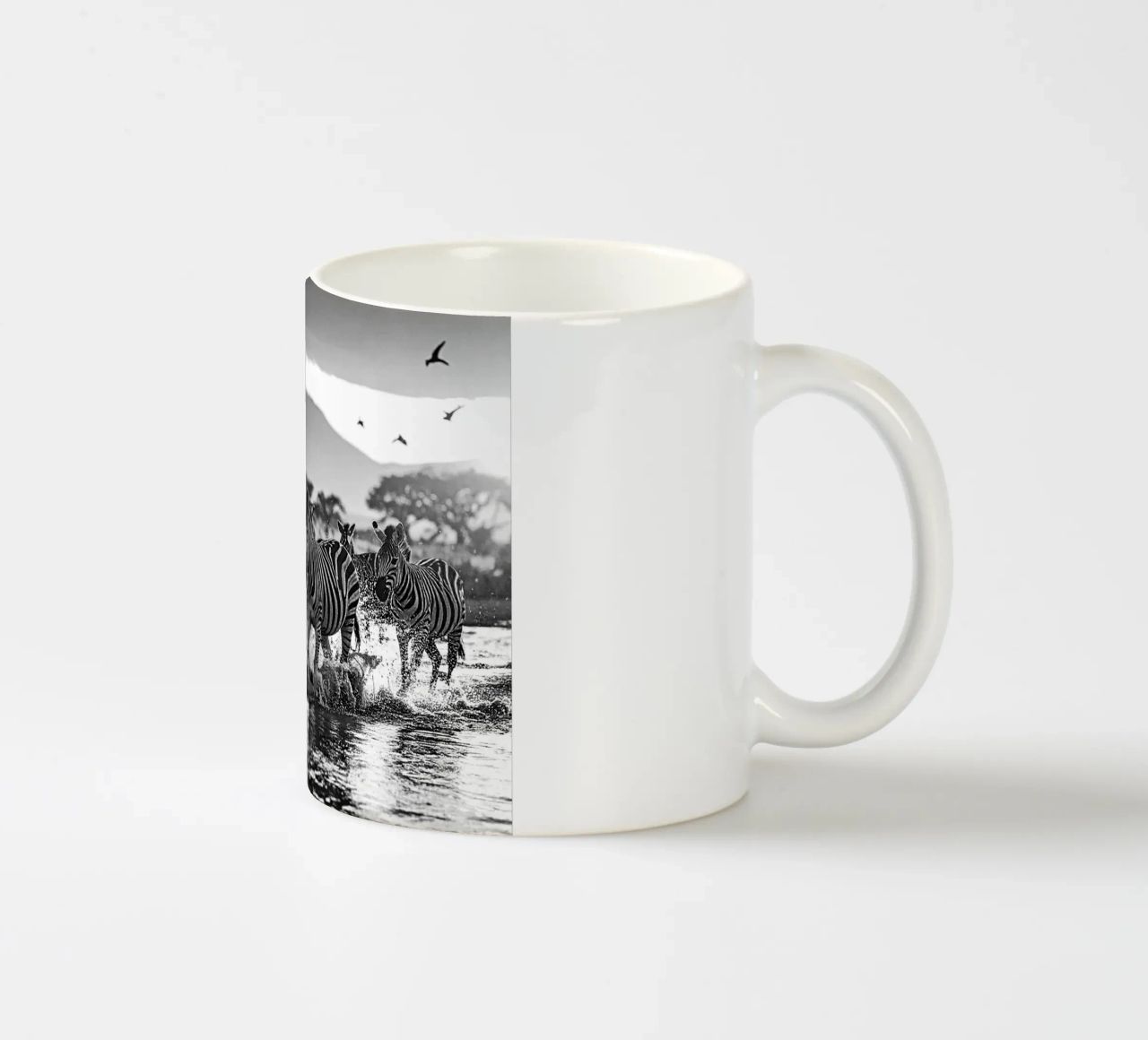 Troupeau de zèbres. Noir et blanc tazza in ceramica da Thierry vobmann photography