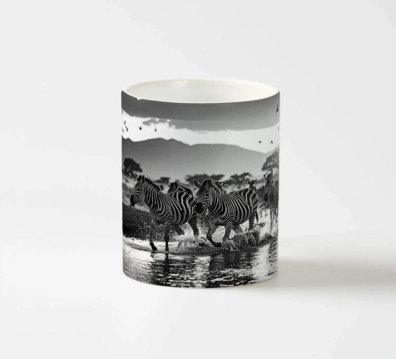 Troupeau de zèbres. Noir et blanc tazza in ceramica da Thierry vobmann photography
