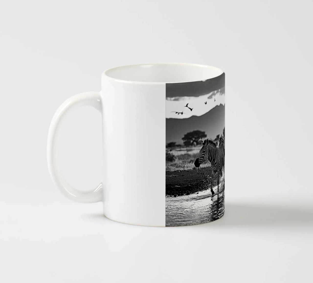 Troupeau de zèbres. Noir et blanc tazza in ceramica da Thierry vobmann photography