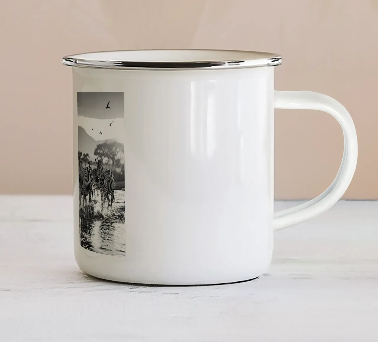 Troupeau de zèbres. Noir et blanc taza de esmalte de Thierry vobmann photography